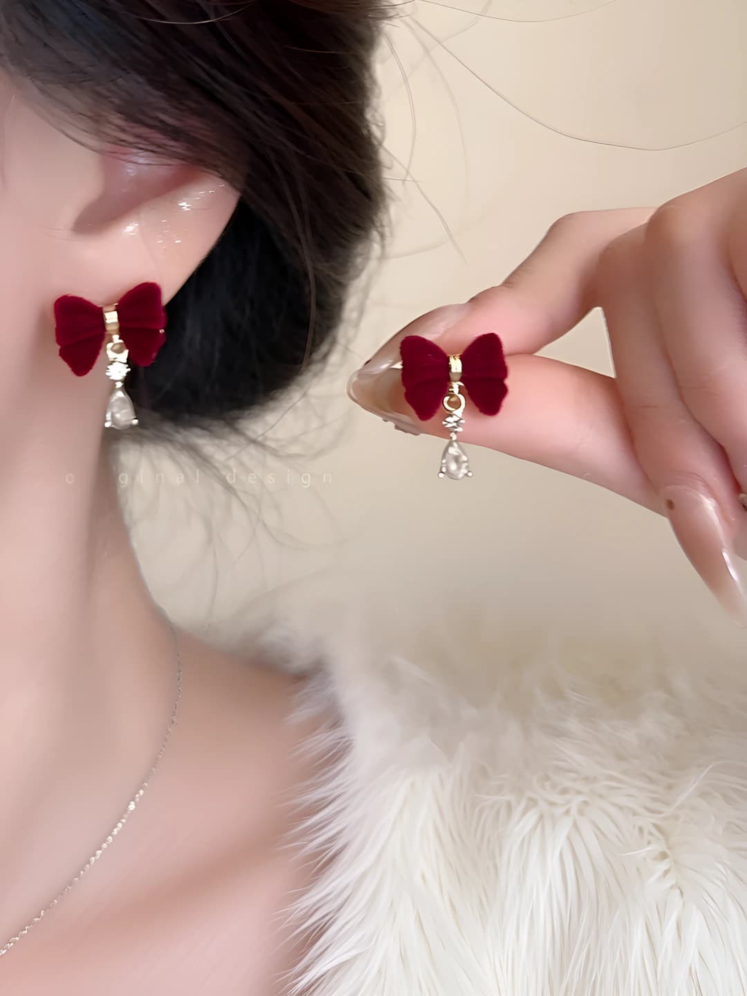 Bordo tomchi bow quloqchin (kumush tirqish)