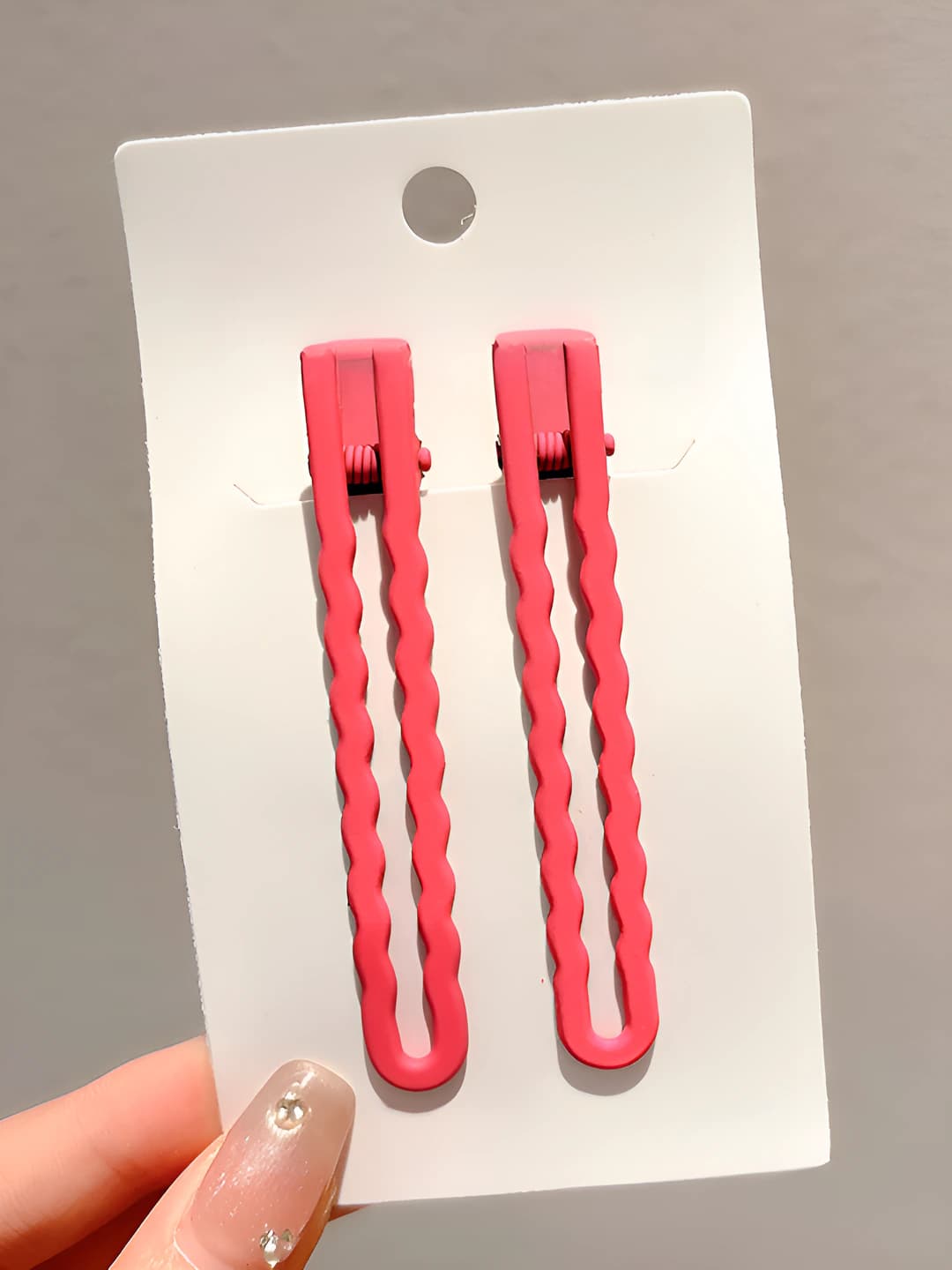 4# Rose red wavy clip - pair OPP pack 8.3 cm