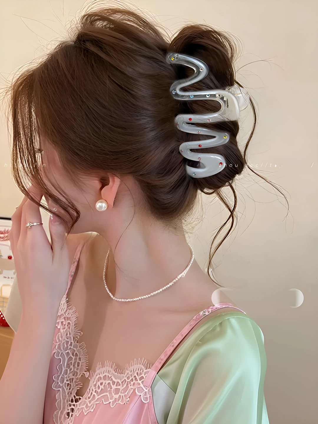 2# Wavy hair clip with diamonds 10cm