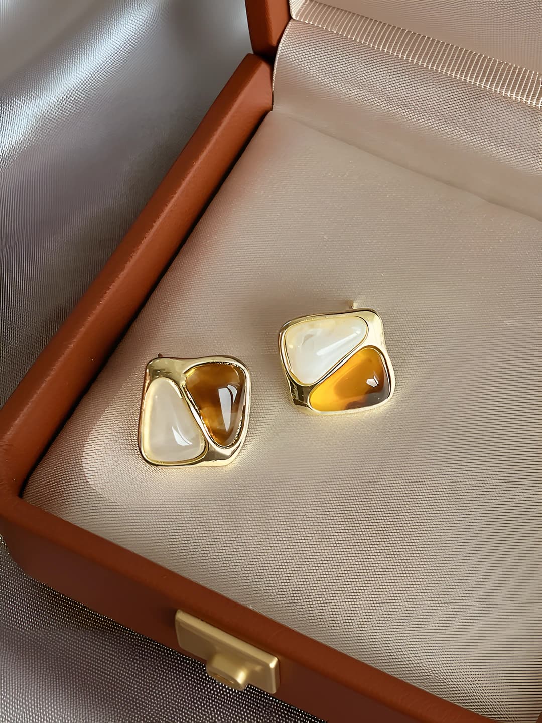 Square colour-block studs