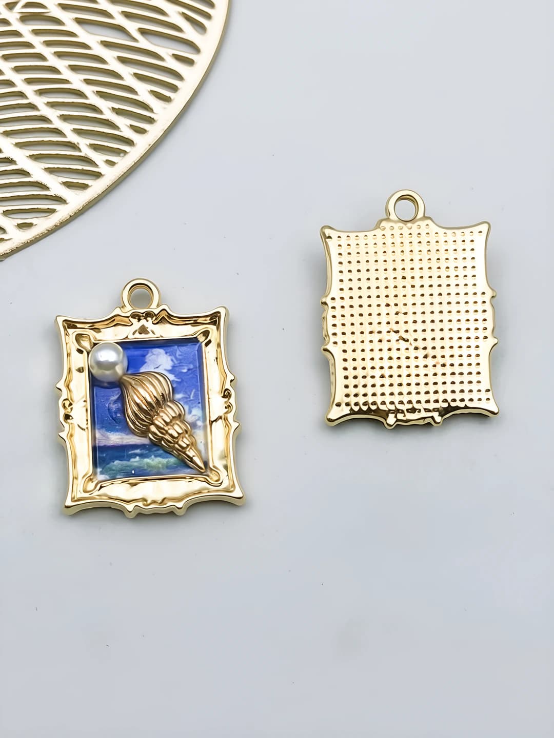 1 pc blue square pearl conch 26x19x5mm-3.55g-23582