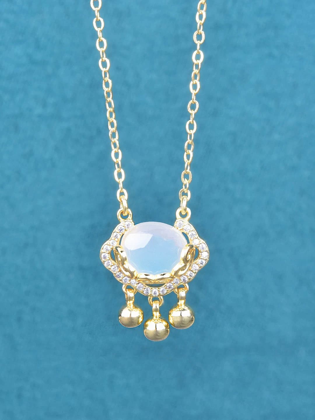 Safety lock necklace with clouds (Gold)