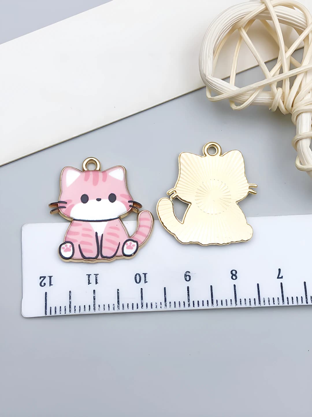 Золотисто-розовый принт-кот, 24x23x2mm, 2.1g
