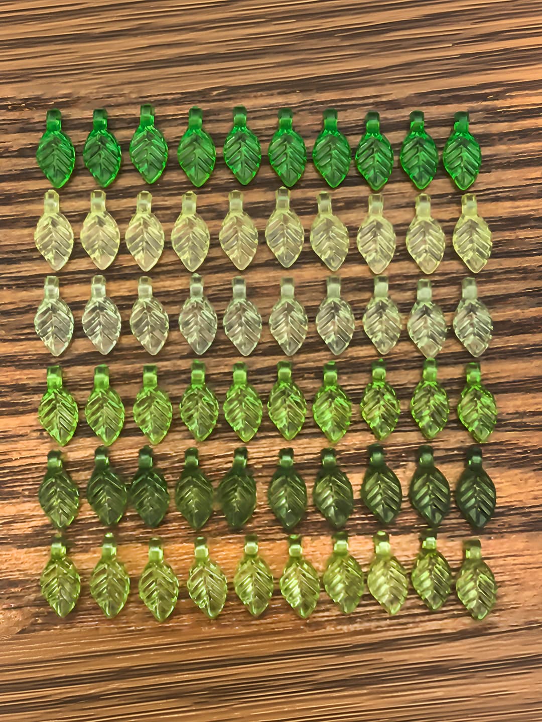 60 pcs mixed leaves