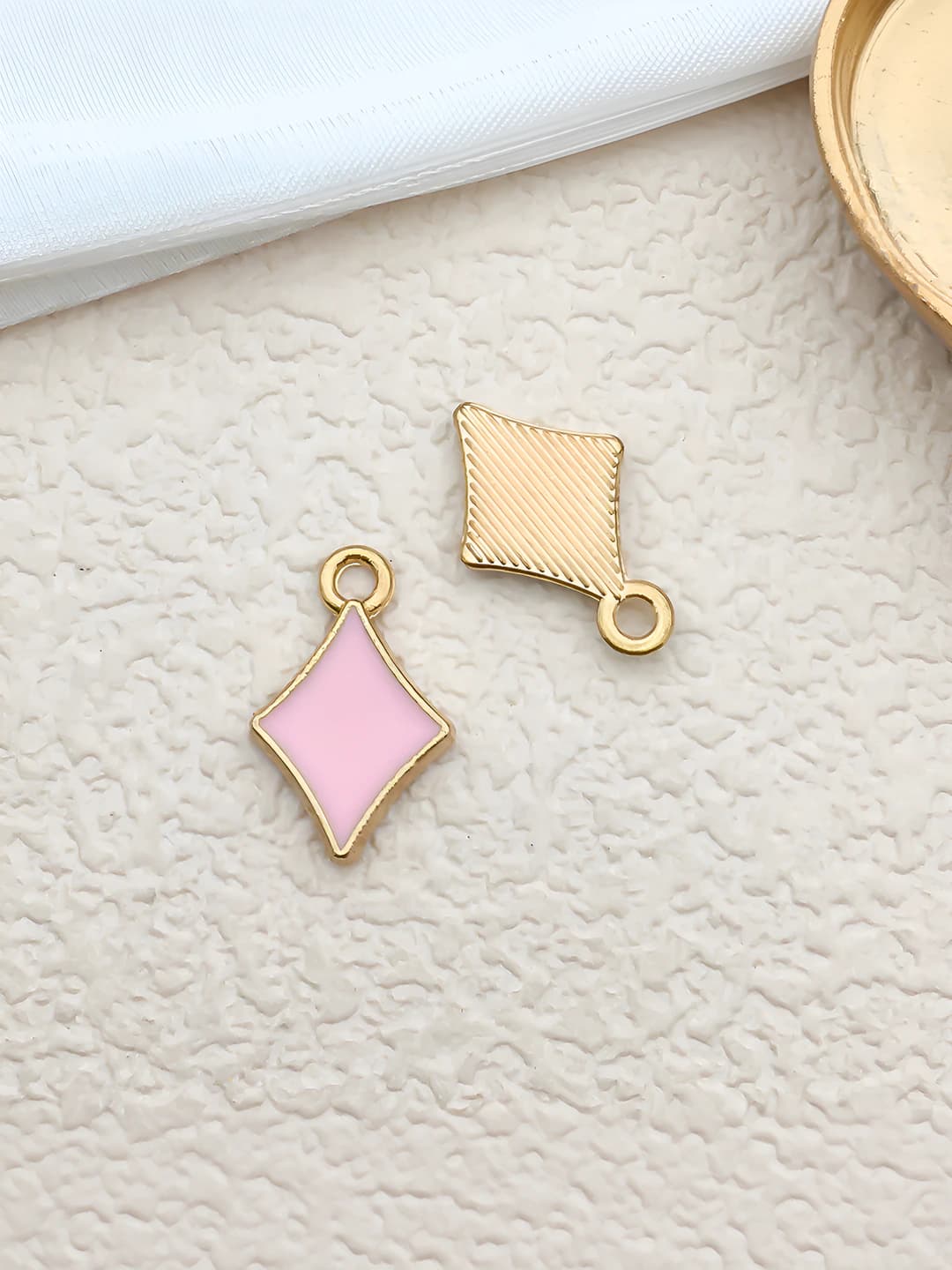 Pink rhombus 10x15mm-0.4g