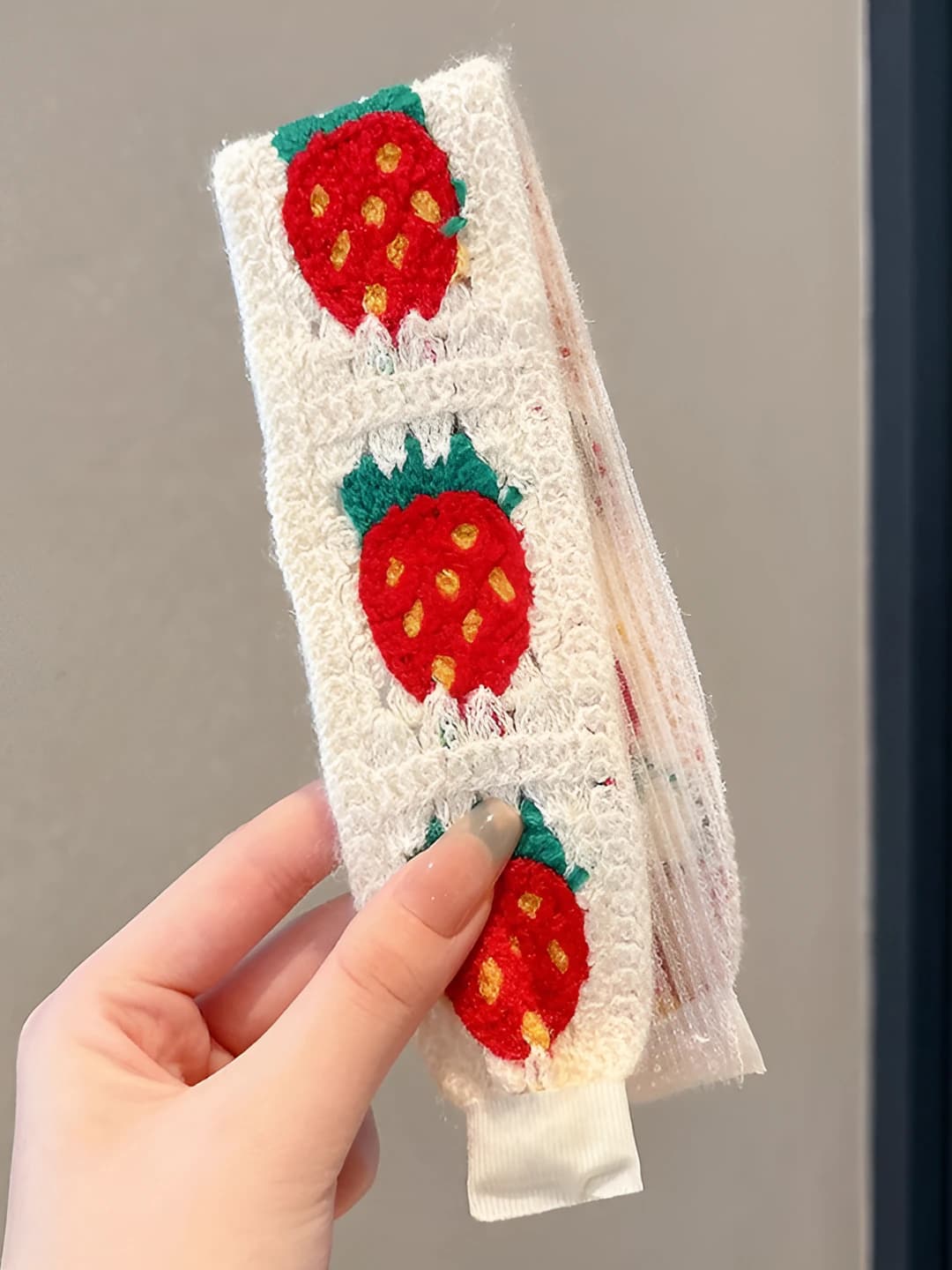 15# Beige red strawberry