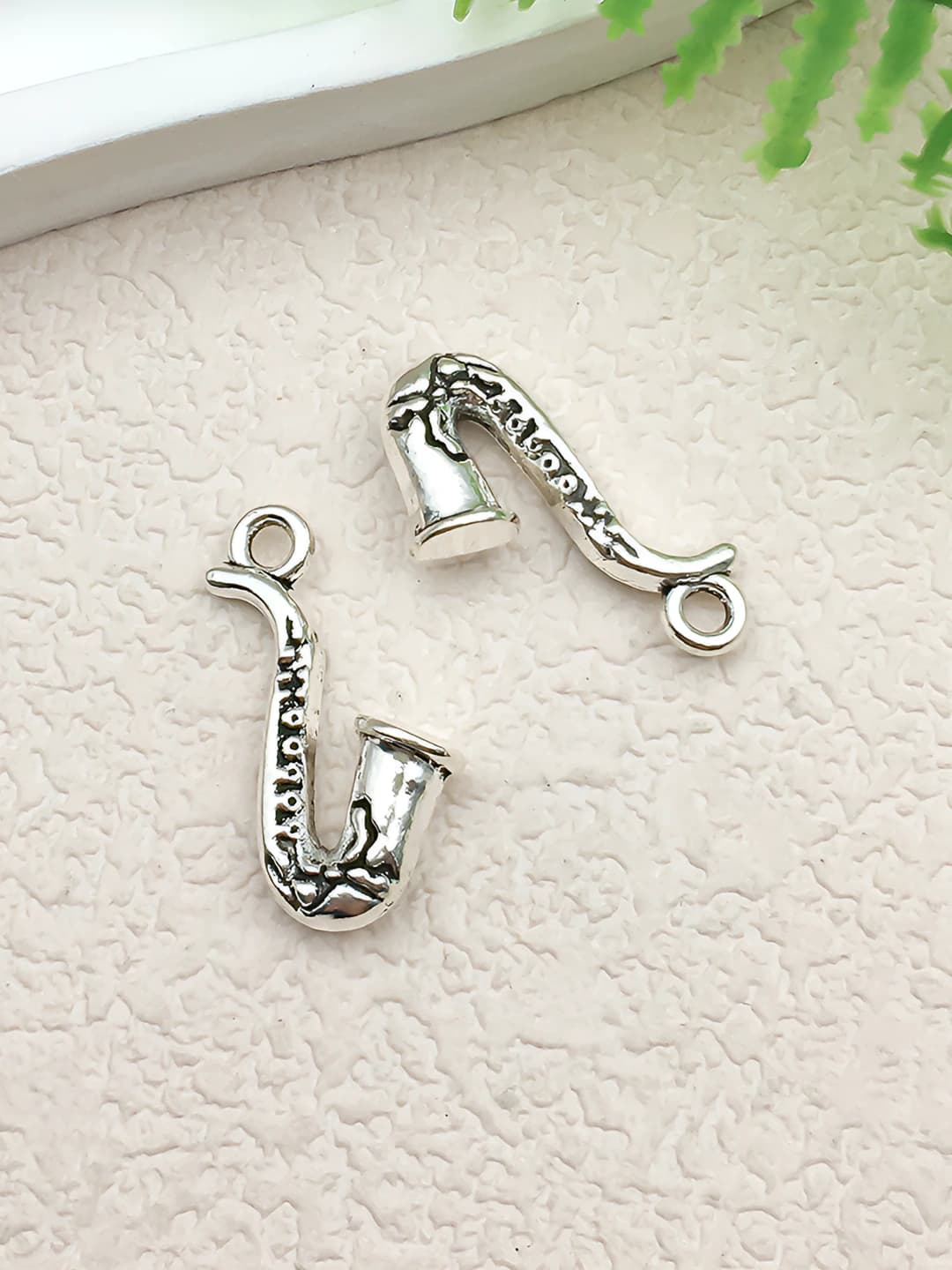 1 шт Музыка саксофон 16x24mm-1.55g-9164