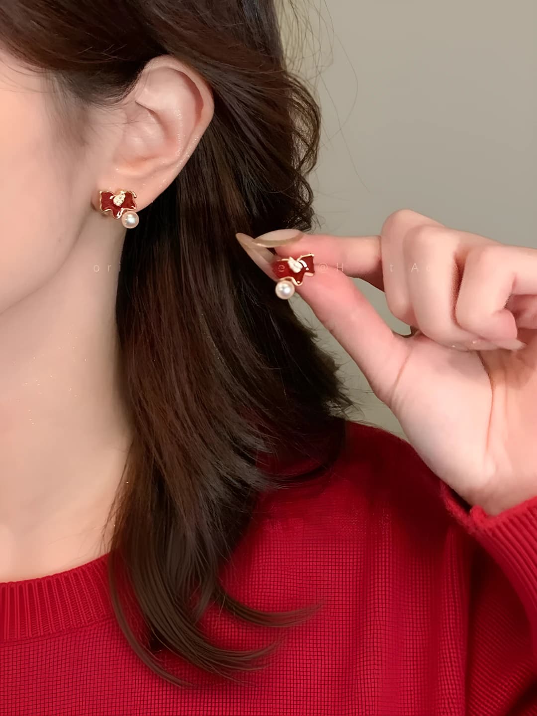 Enamel pony pearl stud earrings