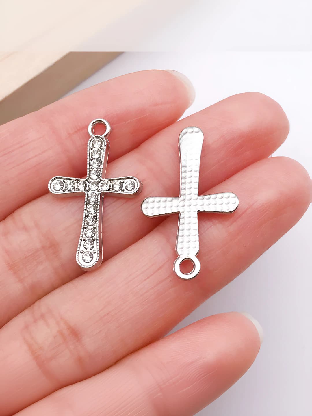 1 шт Белый бриллиант крест 25x15mm-0.9g