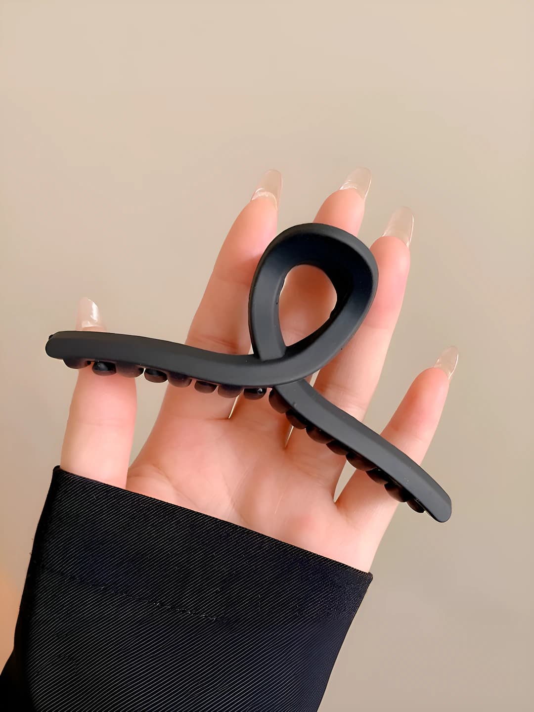 Black Y-shaped clip