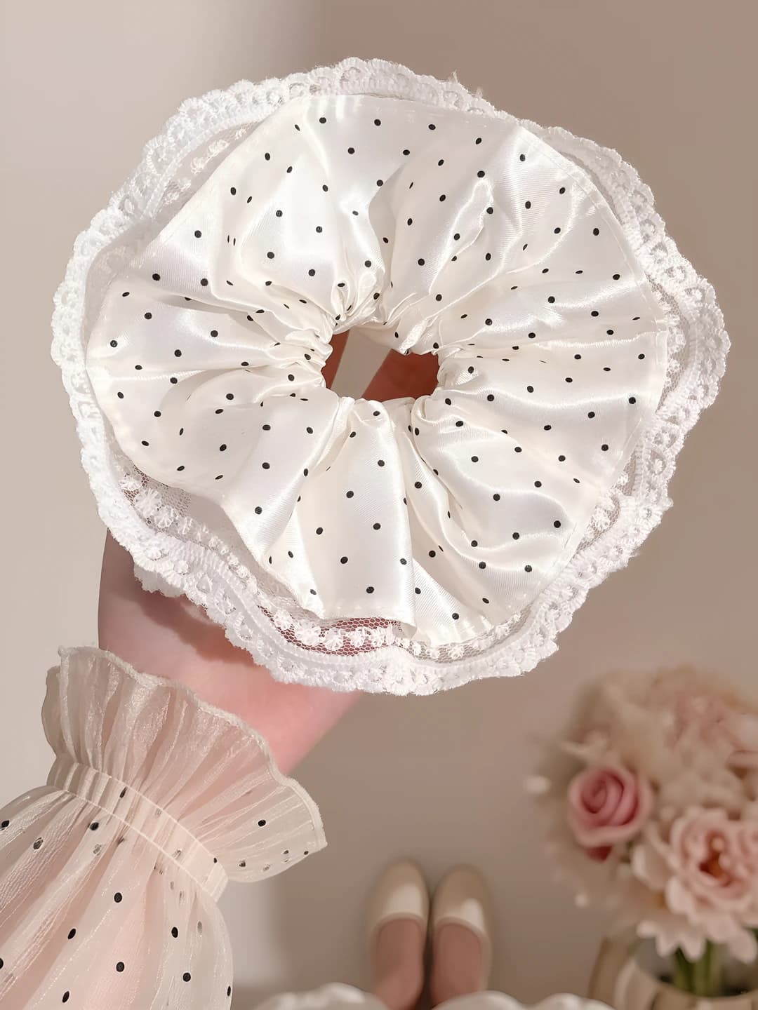 Large polka dot lace, 16 cm