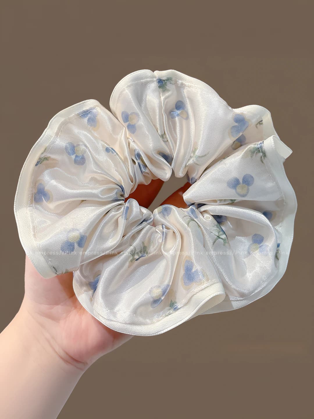 1# Small orchid satin scrunchie ~14 cm
