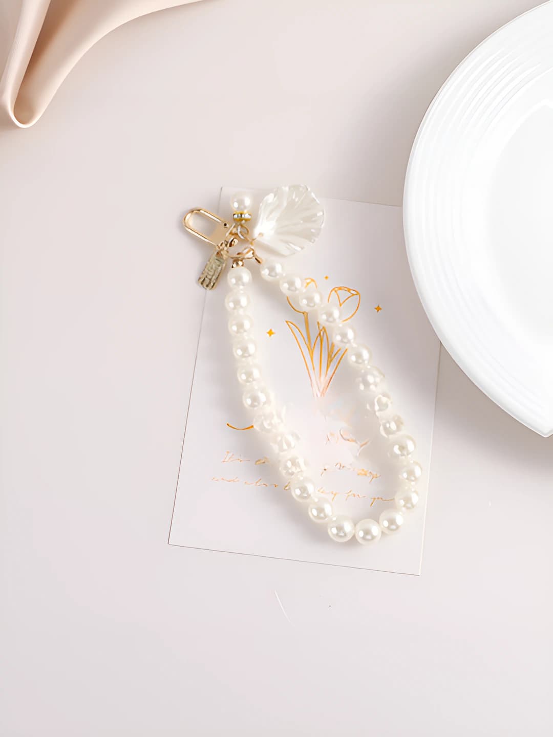 Pearl chain, faux shell