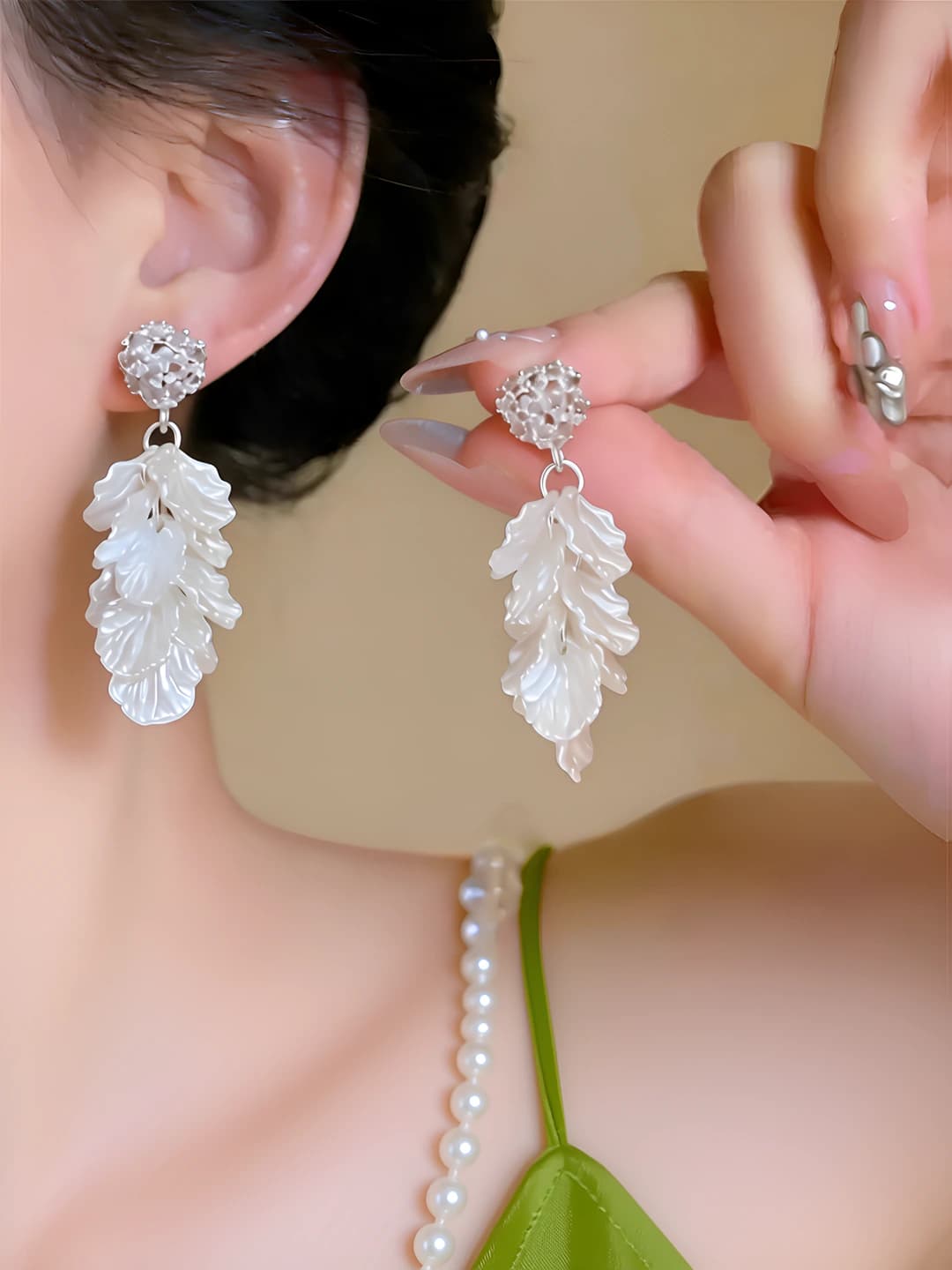 Women's earrings: zircon, flower petals, fringe and pearl, sweet, simple, light luxury style, daily, versatile, delicate women's jewelry