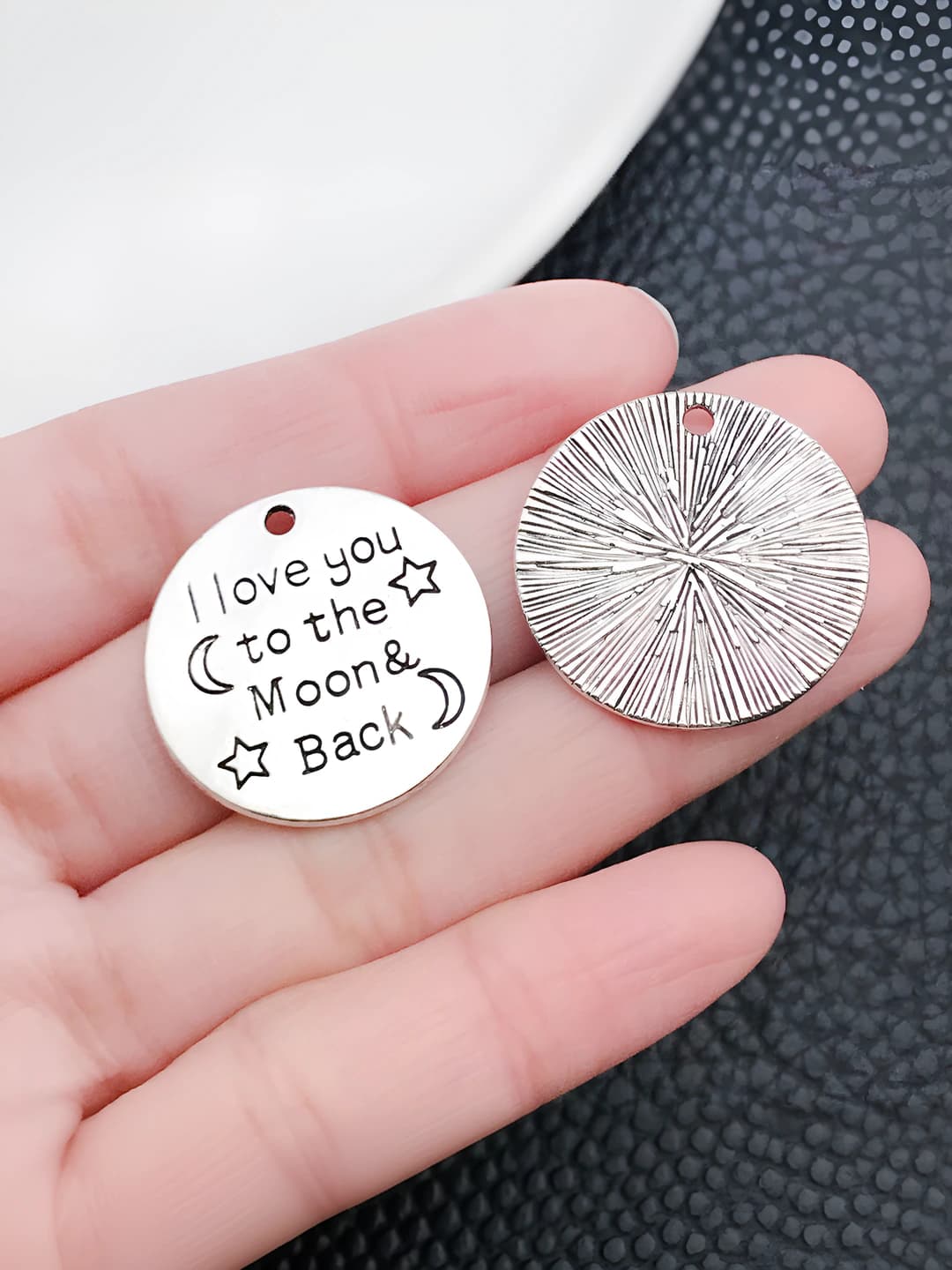 Qadimiy kumush 'iloveyou' plita, 25x25mm, 4g