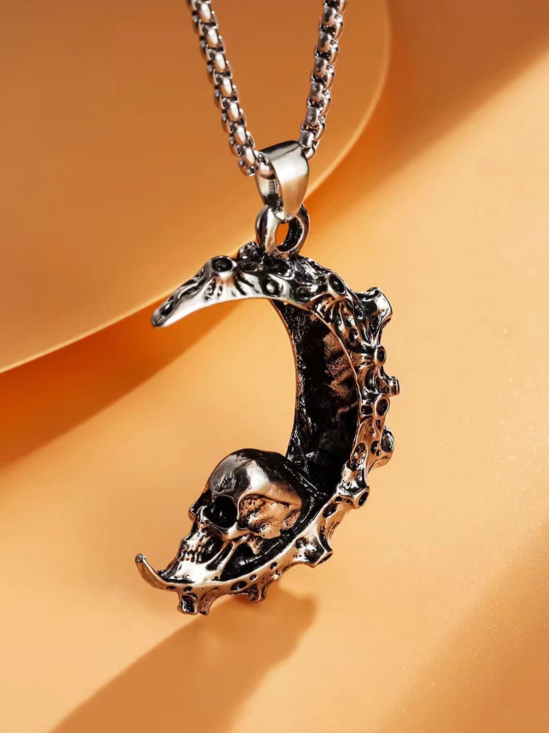 Women's titanium steel necklace with moon and skull pendant, retro and hip-hop style