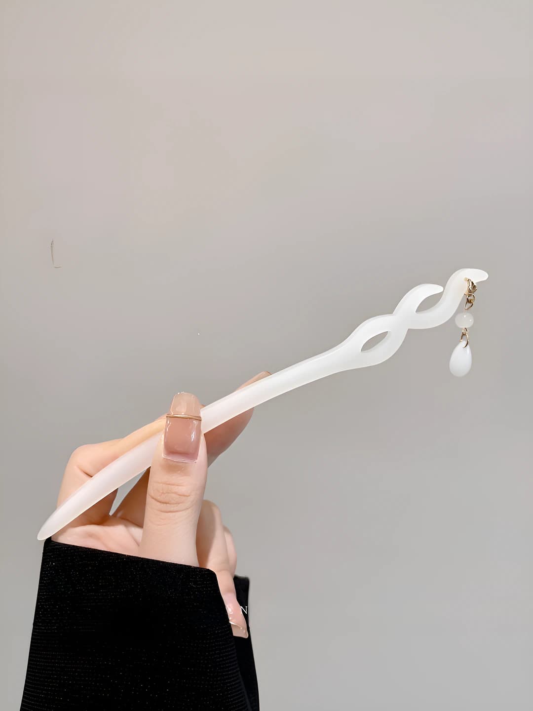 White jade 8 pendant, hair pin (bagged)