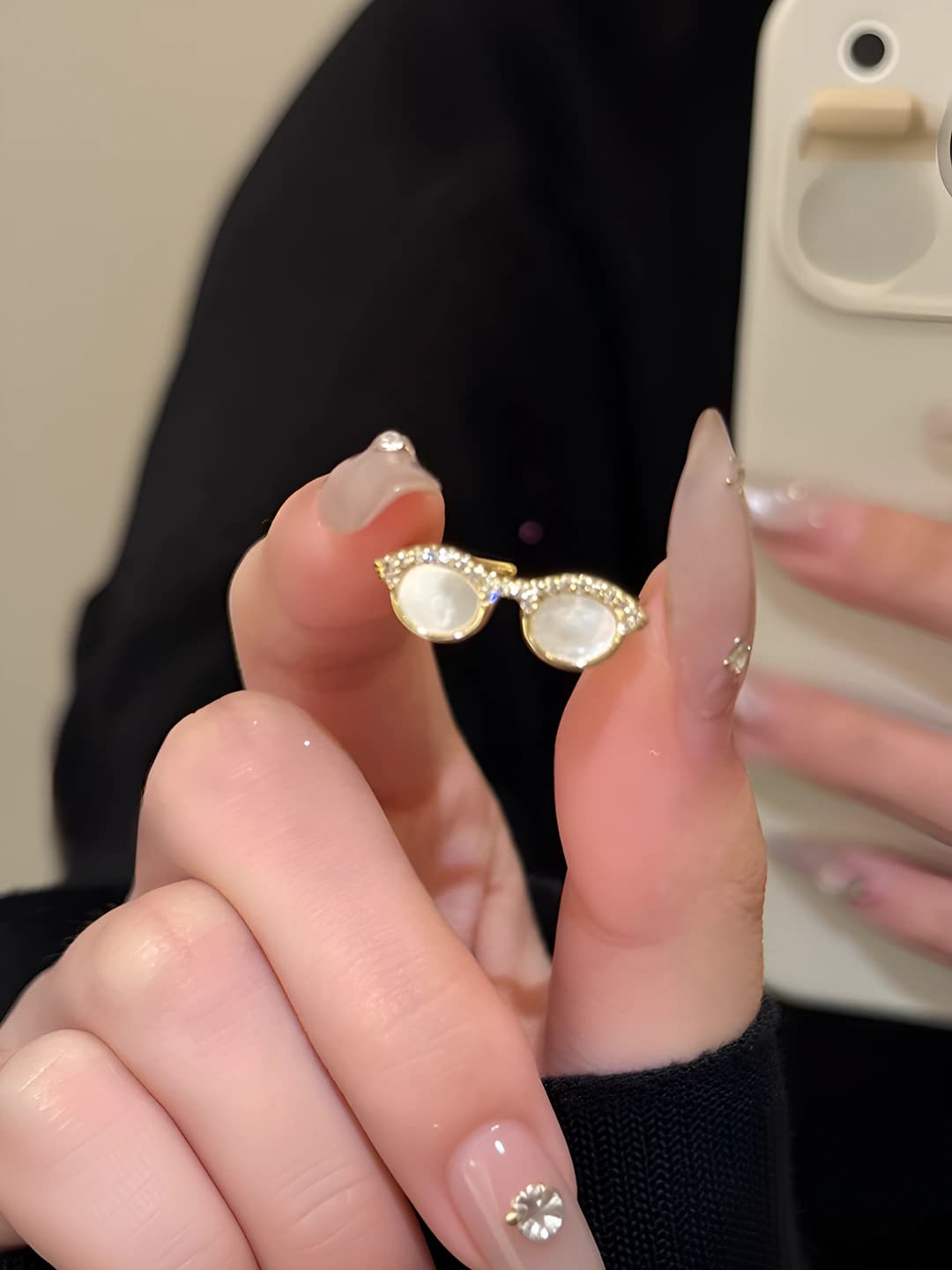 Gold glasses ring