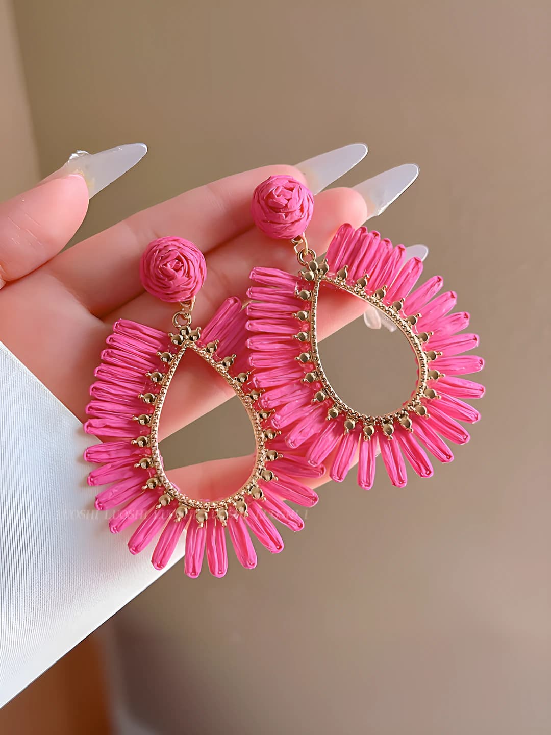 Rose red cut-out grass-woven stud earrings