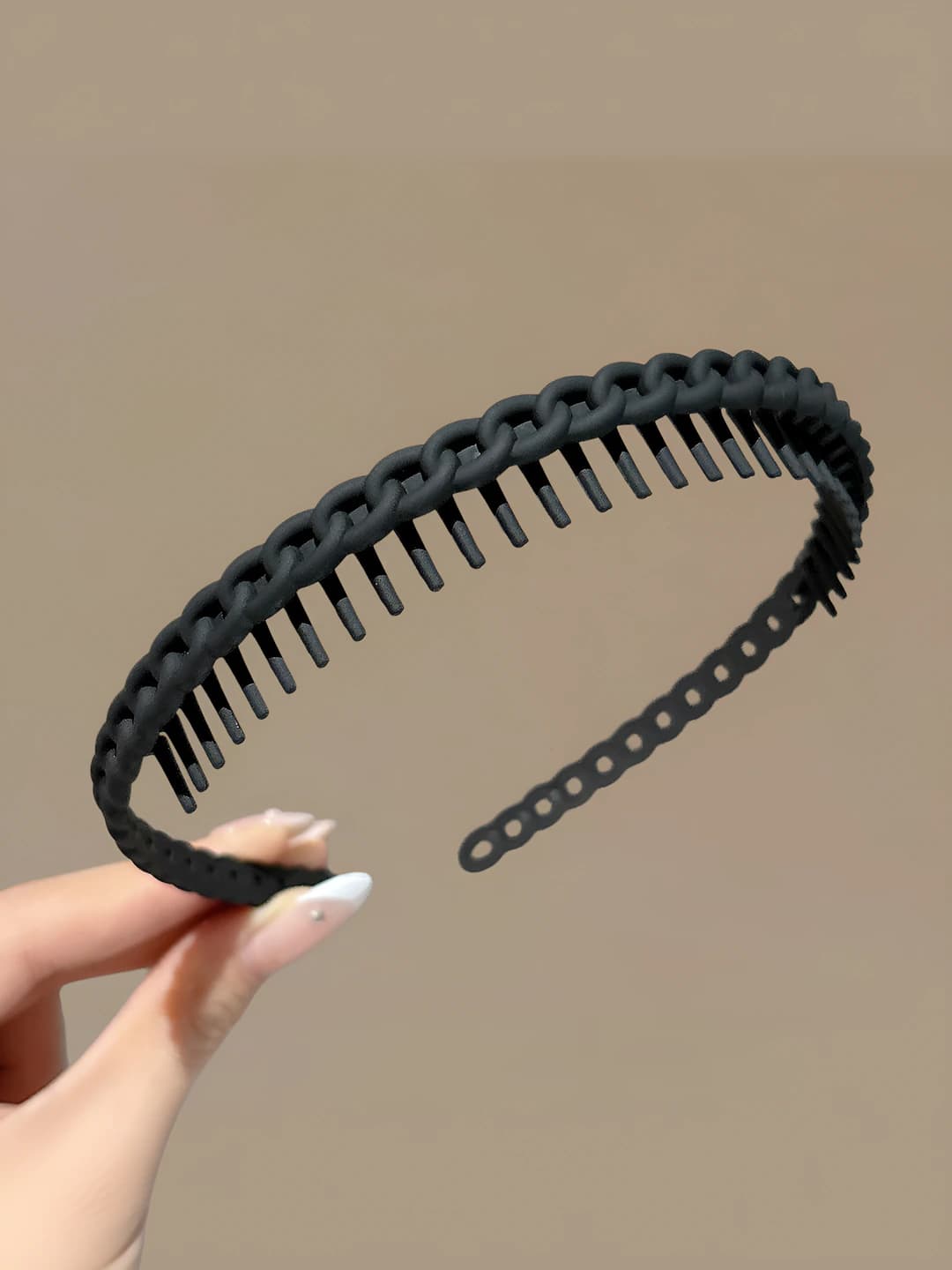 Qora zanjirli