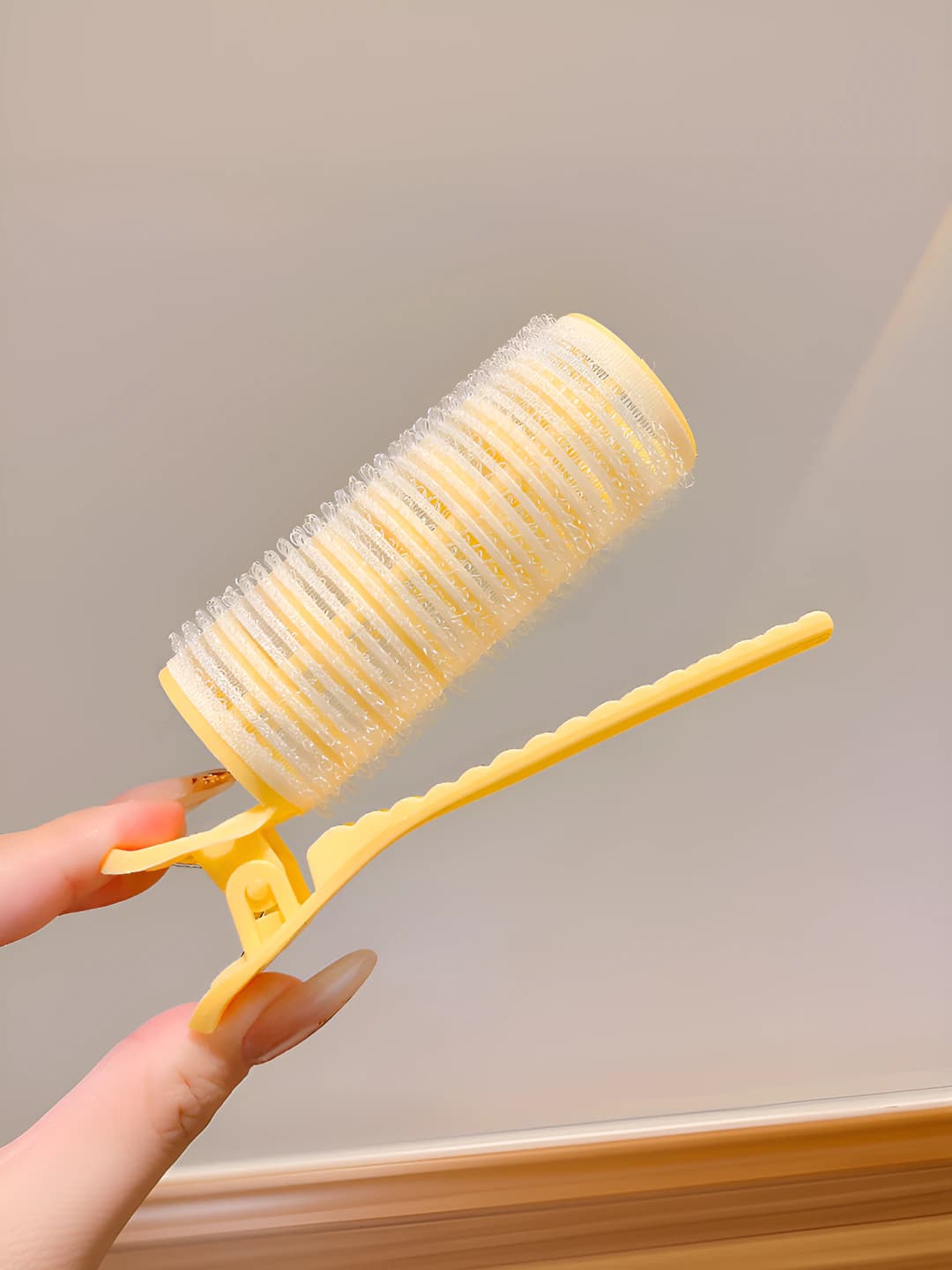 Standard yellow curling iron