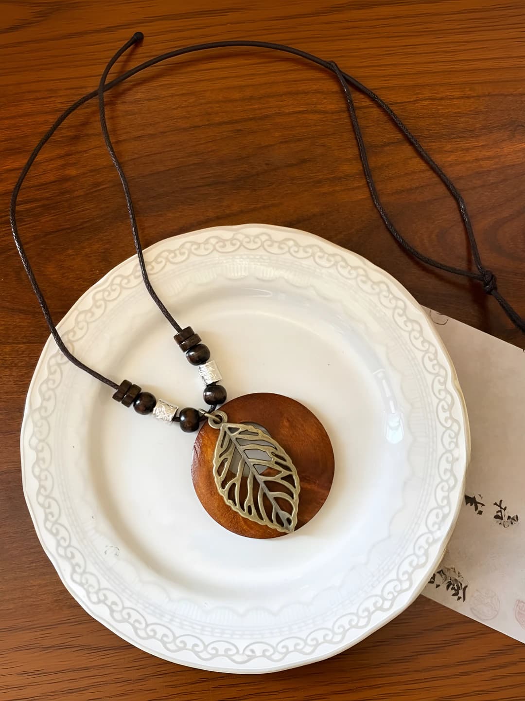 Round wood leaf