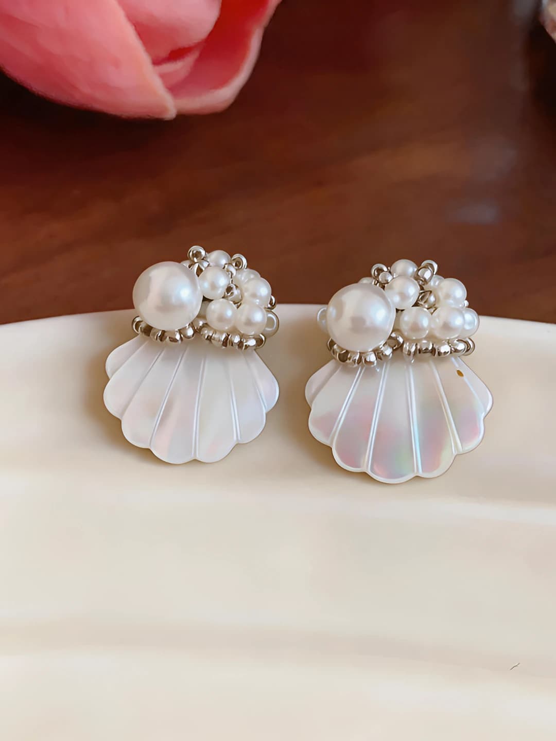 Серебряная игла - белый