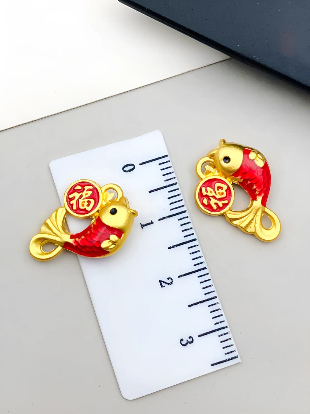 1 dona qizil ko'k baliq 17x14mm-2g