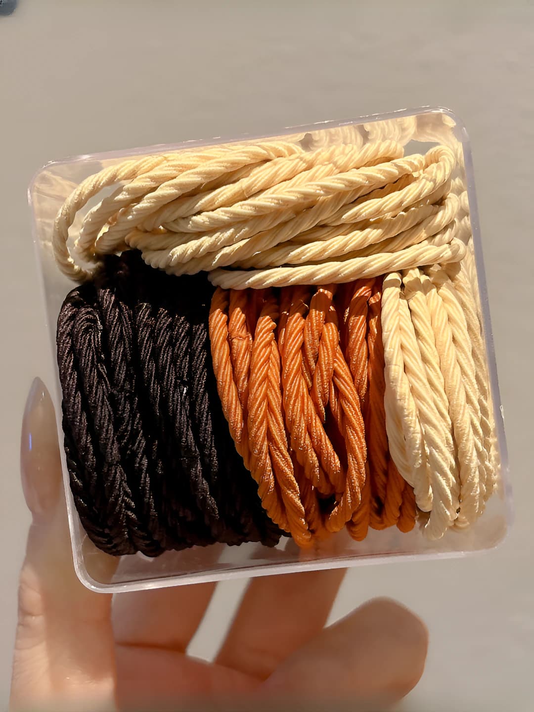Qora-jigarrang-oqsimon, 50 dona/quti (diametri ~3.5 sm)
