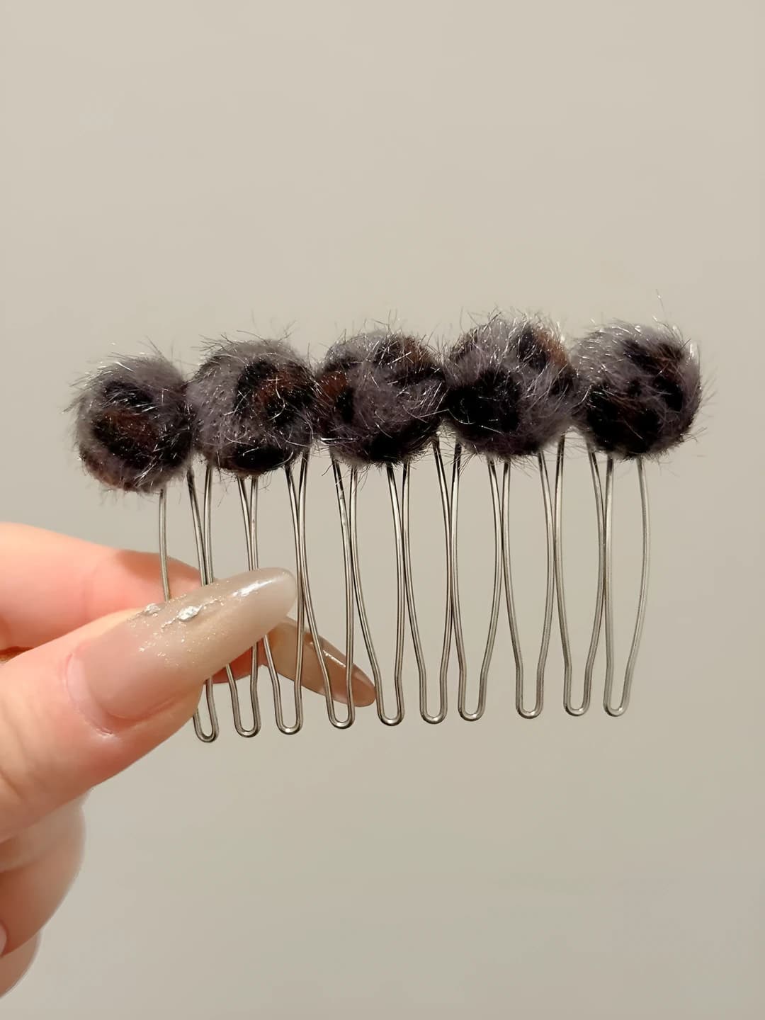 Grey leopard hair comb