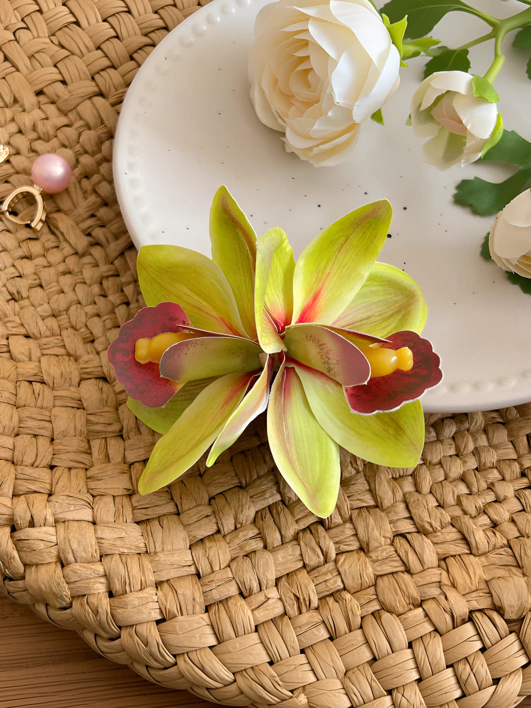 Yashil orchid soch qisqichi