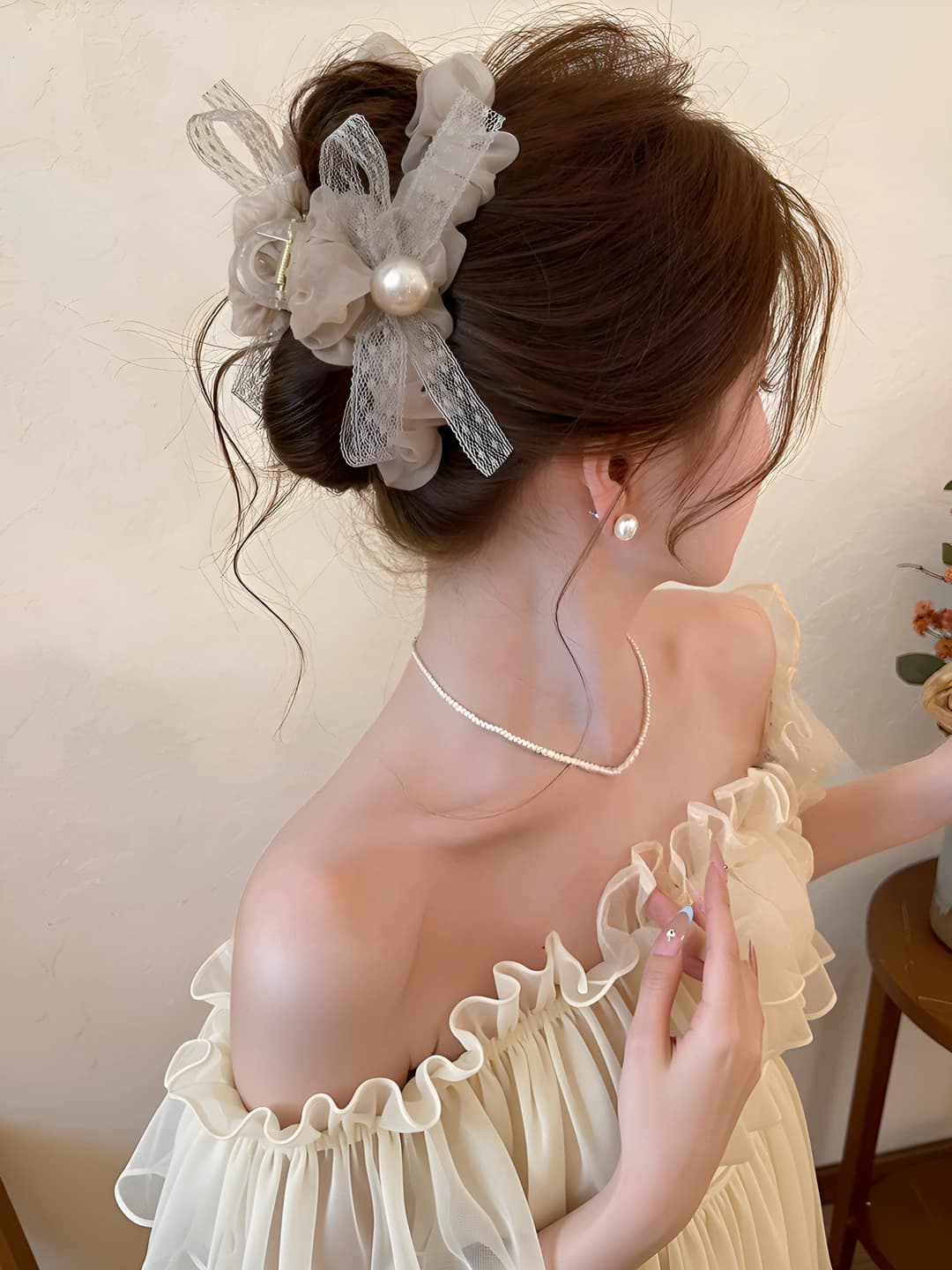 Кофейный тюль, бант и бусины, 13 см