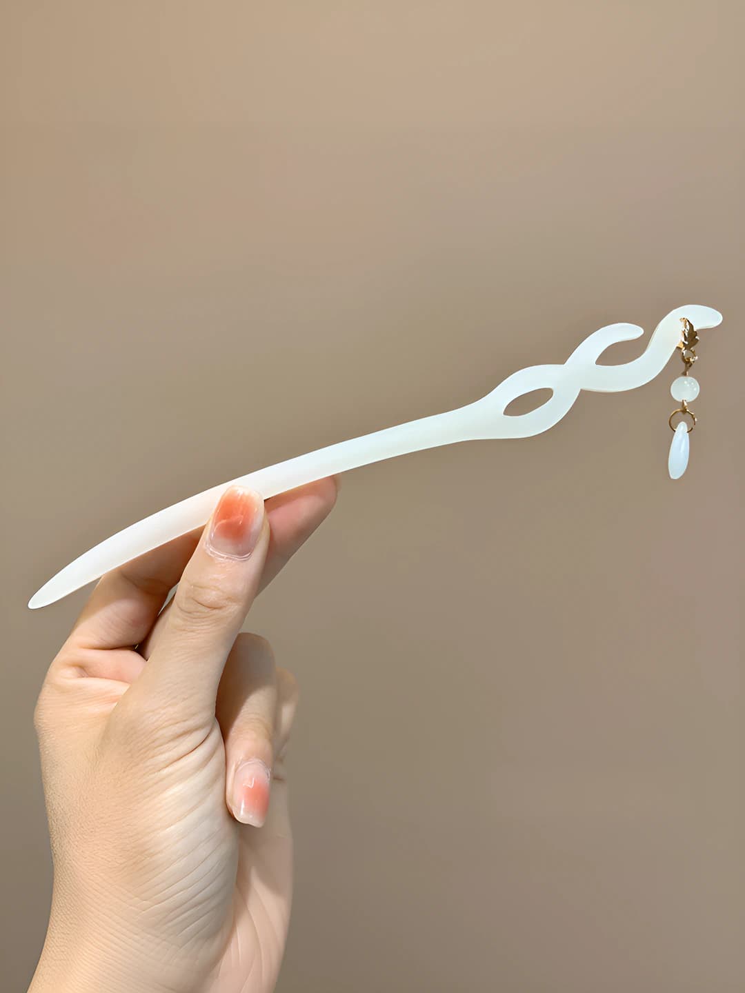 White jade 8 pendant, hair pin (bagged)