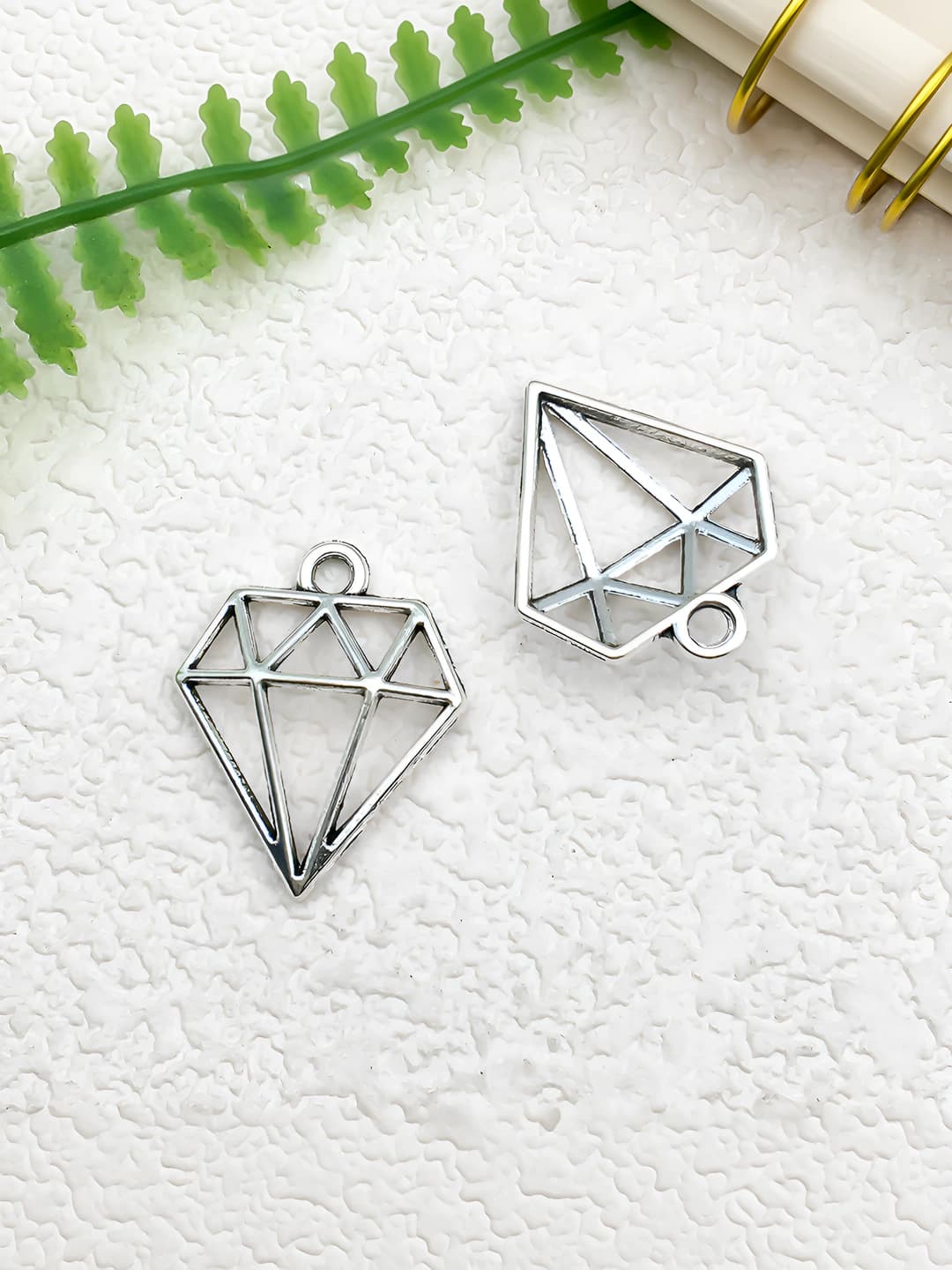 1pc Diamond 16x19mm-0.6g-11201