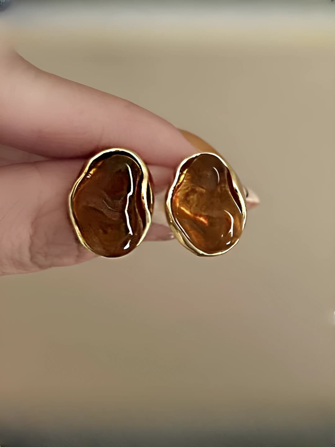 9-French amber stud