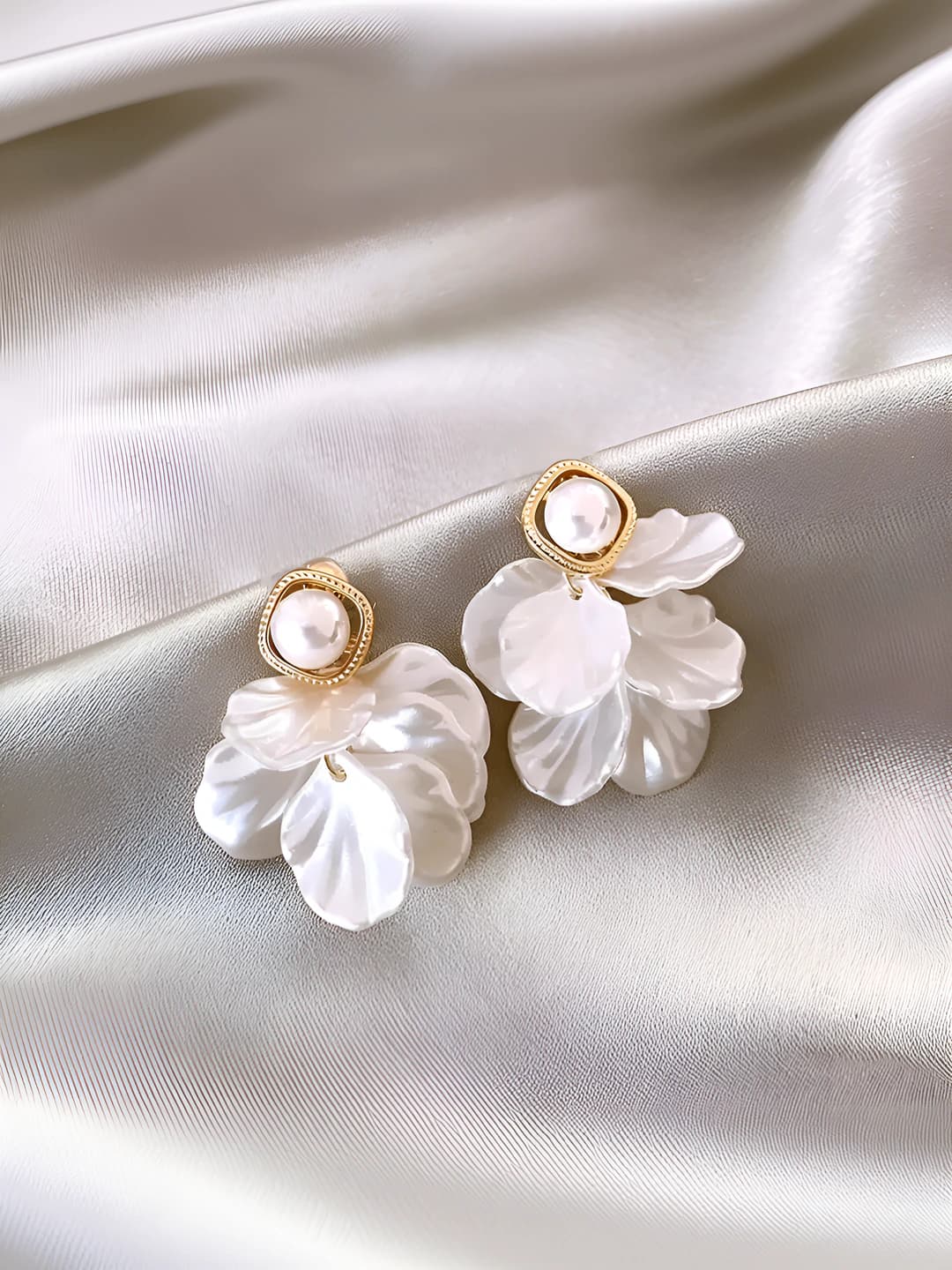 Pearl petal tassel