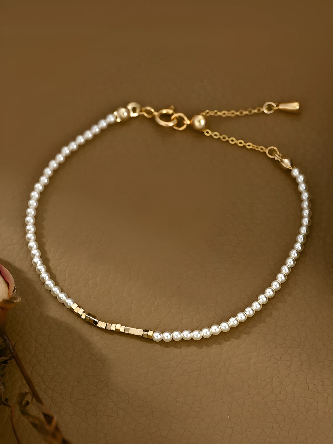 Women's retro French style pearl bracelet with geometric shape and irregular design