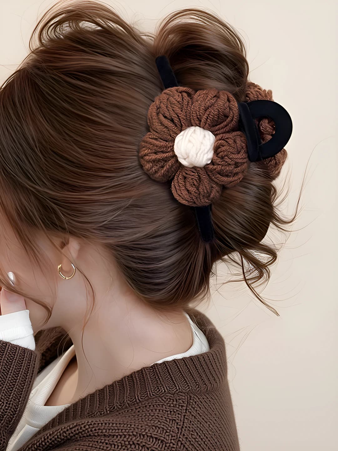 Coffee knit flower flocked clip