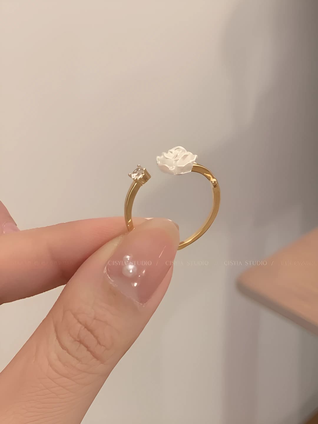 Women's adjustable camellia flower ring, zirconia, unique design, light luxury