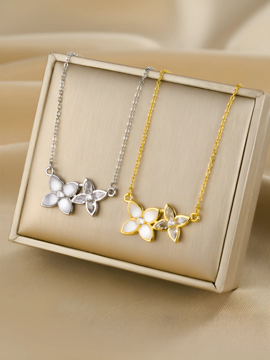 Women's titanium steel chain with gold plating, four-leaf clover design, zircon pendant, 41-50 cm