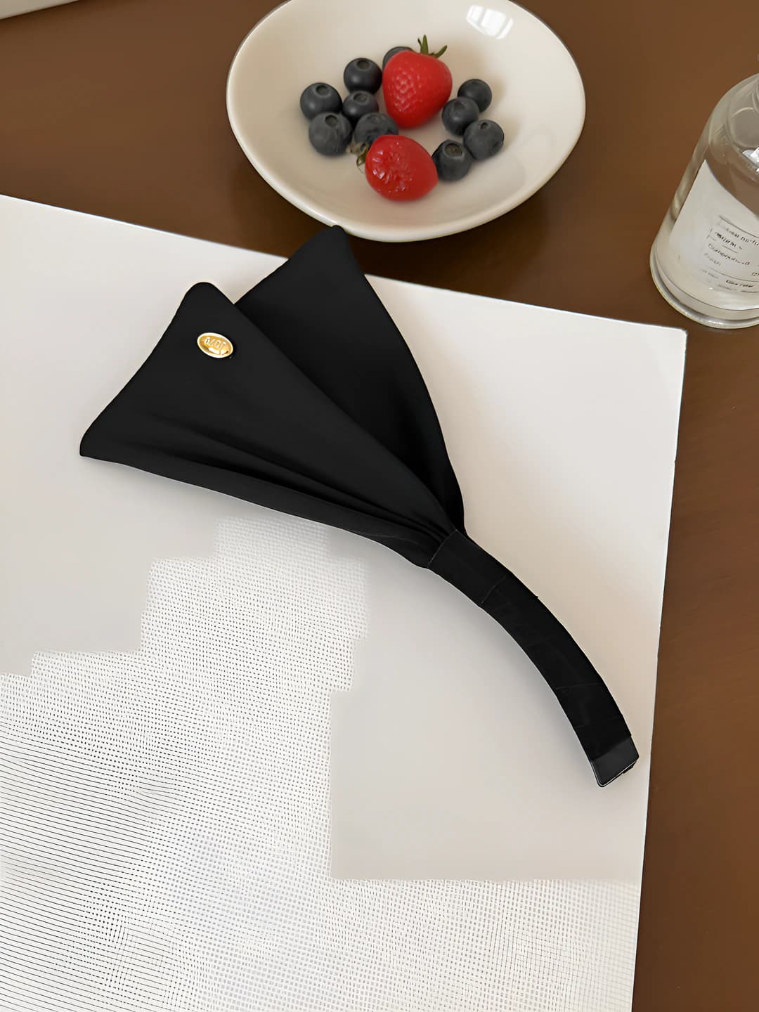 Black solid banana clip