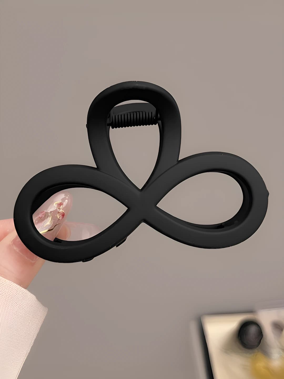 Black clip 8 cm