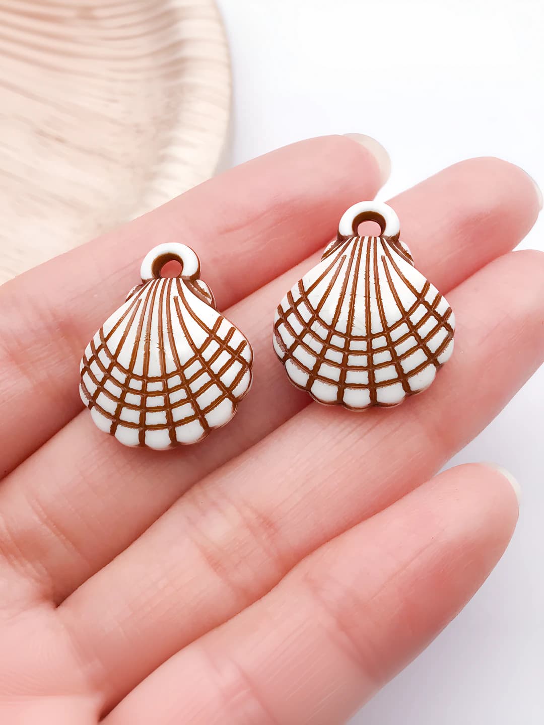 1 шт коричневый акрил раковина 22x18mm-1.5g