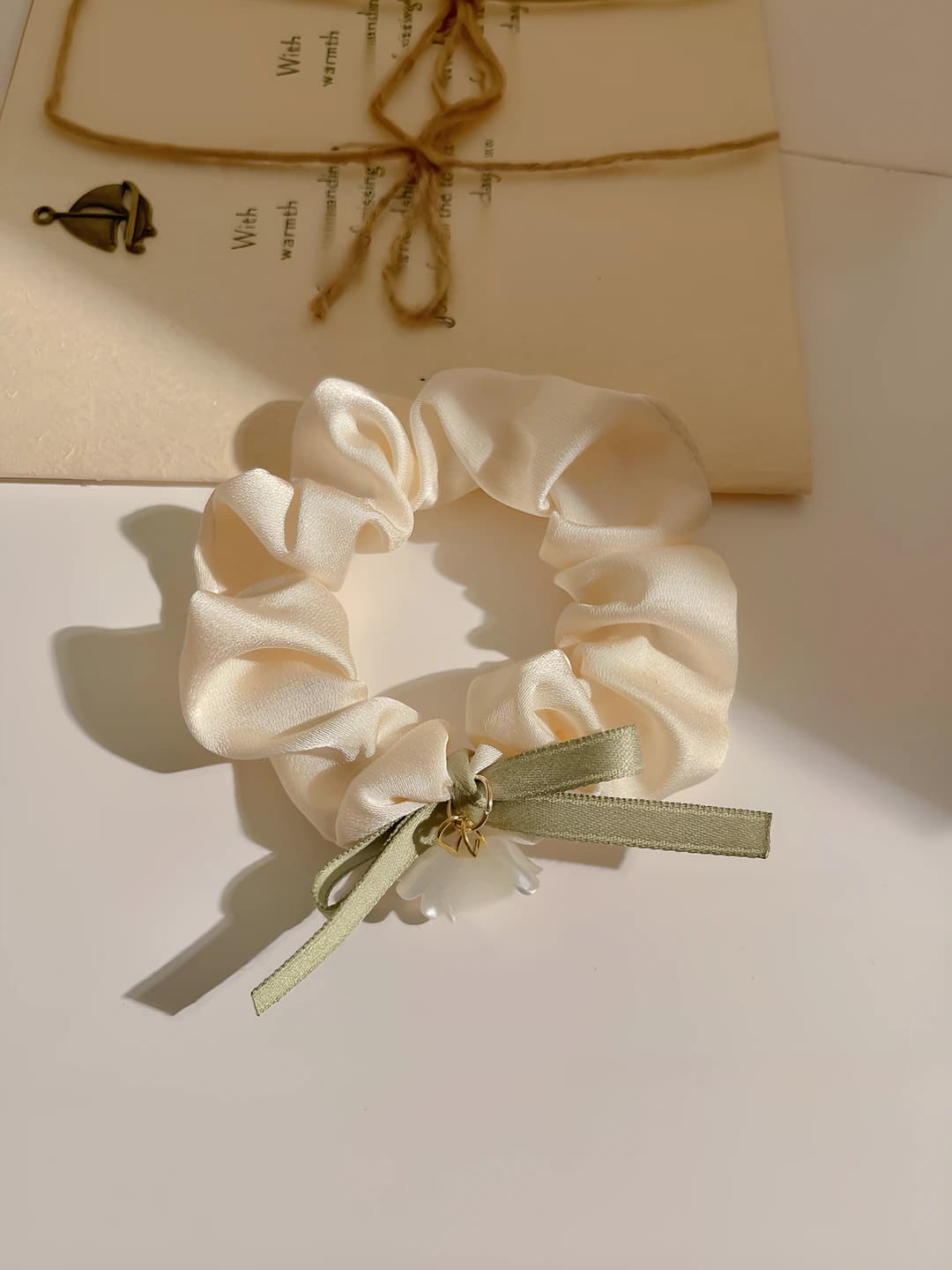 1# Beige floral bow