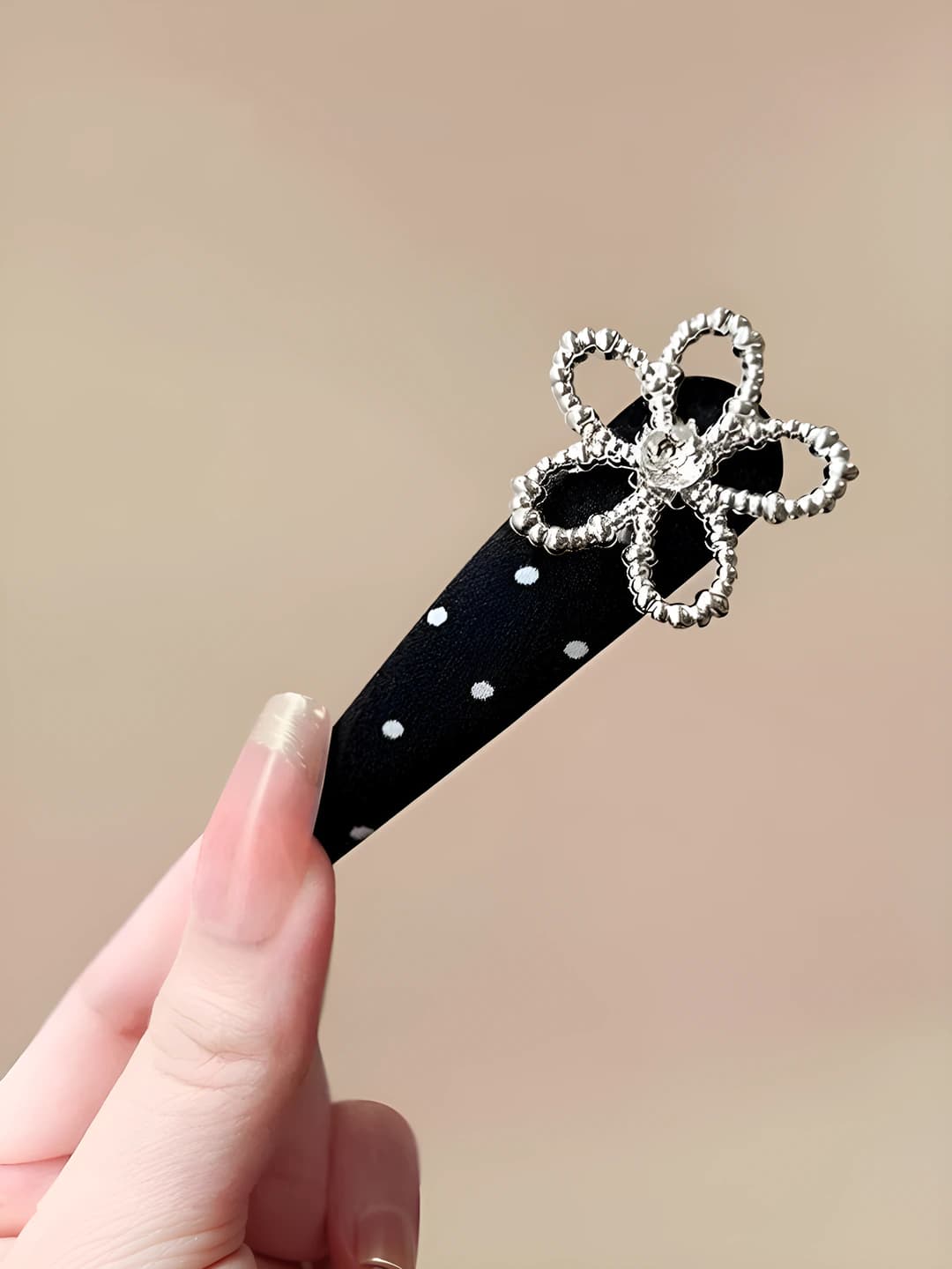 Five-petal flower clip - 1 pc