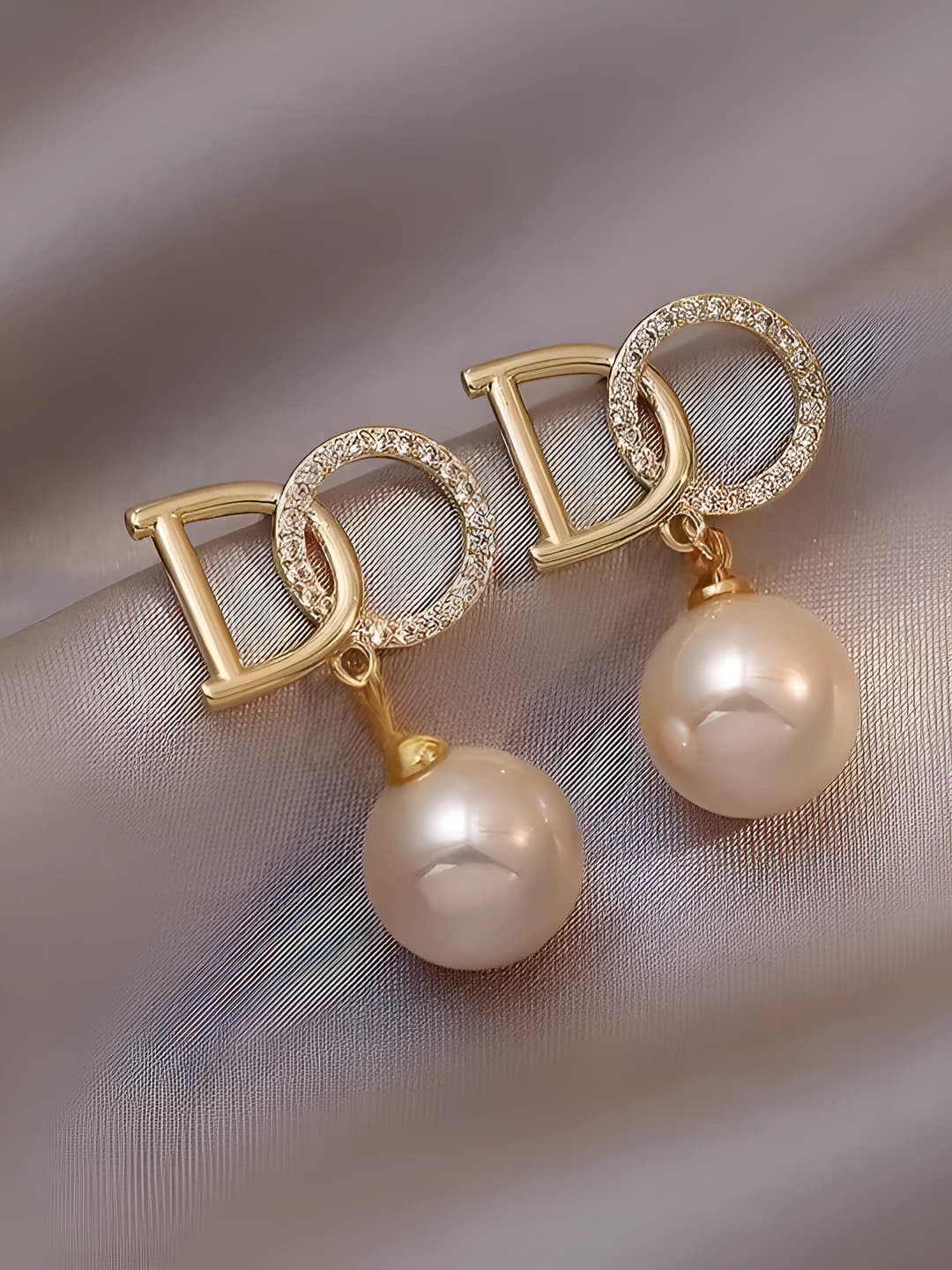 26-Gold diamond D-shape pearl stud