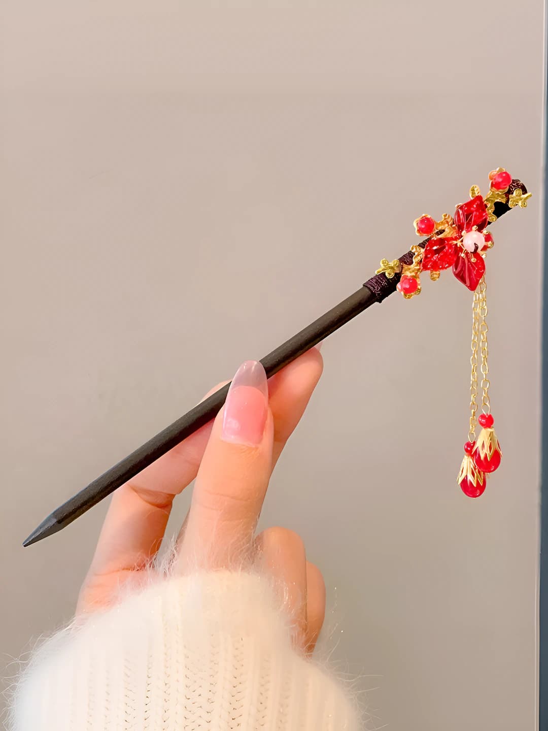 8# Three-leaf red pearl tassel hairpin