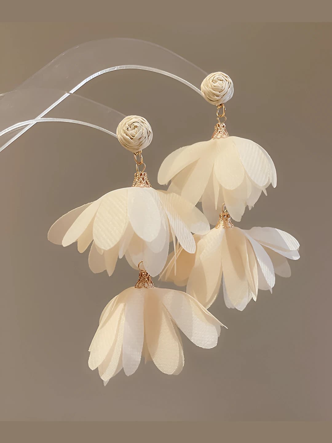 177# Silver - White petal tassel