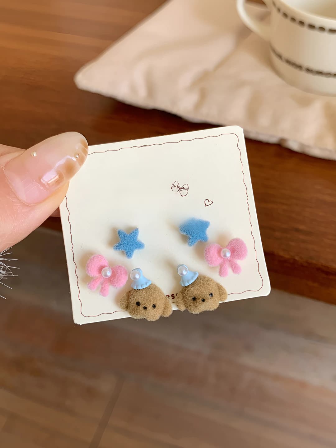 XGT9 Pearl light blue puppy with hat