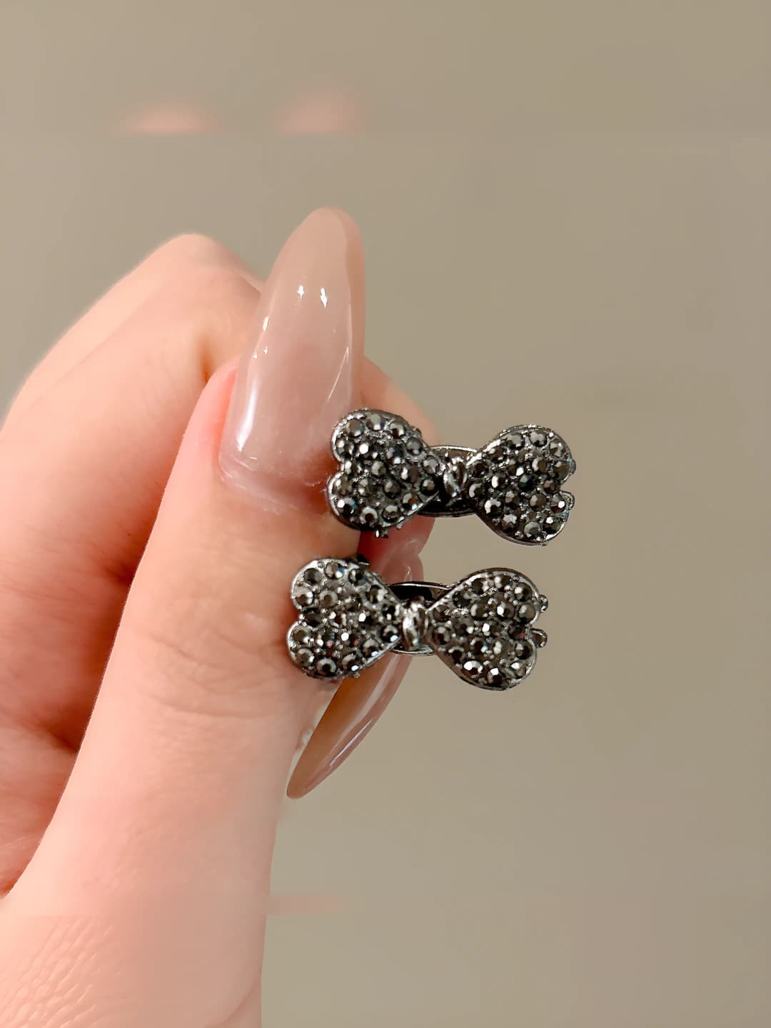 1# Gunmetal black rhinestone, 2 pcs